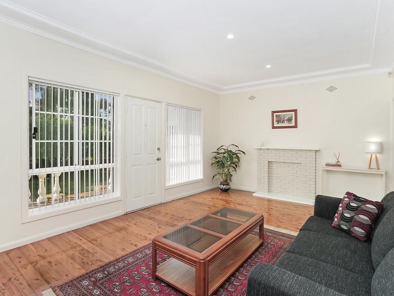 1 Gibsons Road, Figtree NSW 2525