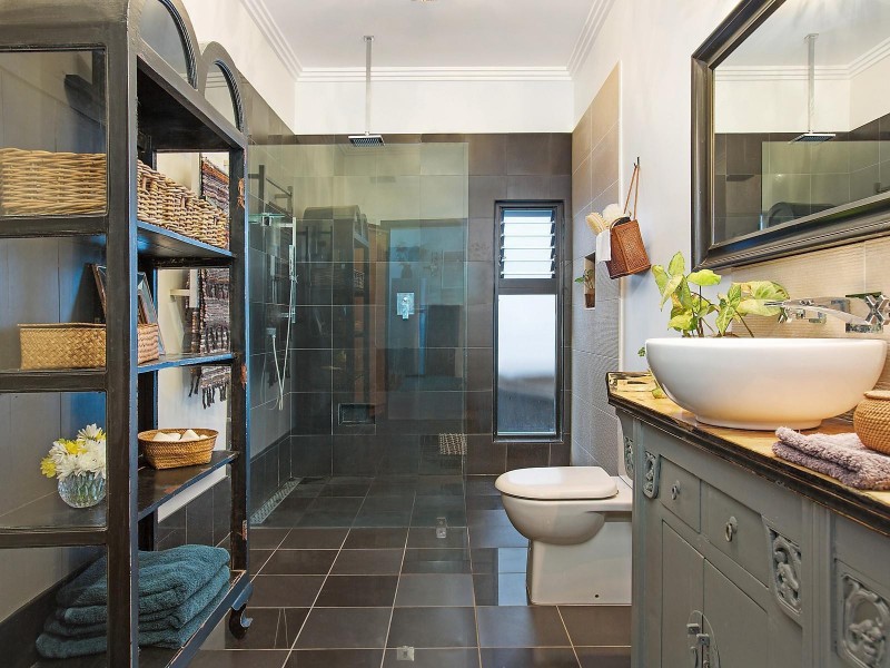 33 Ocean Street, Mount Saint Thomas NSW 2500
