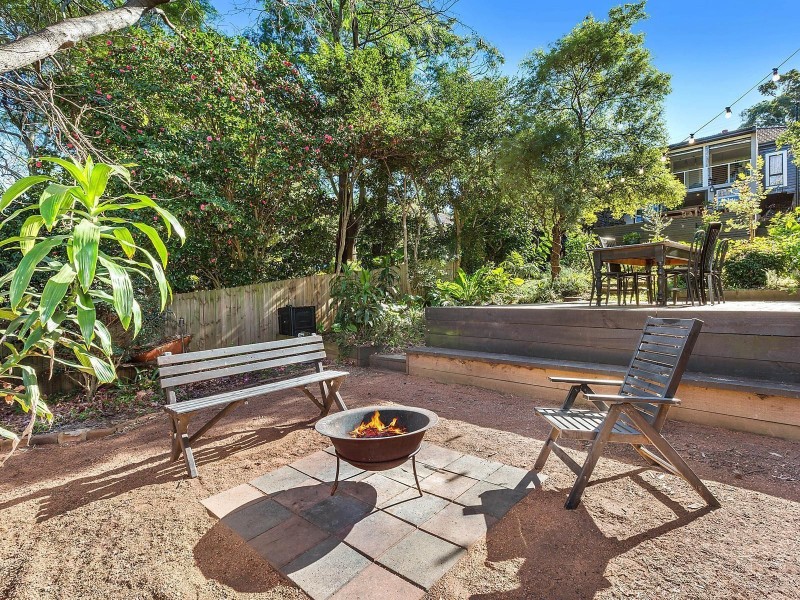 33 Ocean Street, Mount Saint Thomas NSW 2500