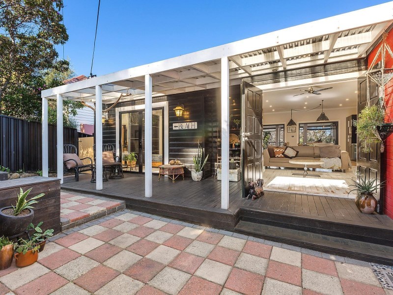 33 Ocean Street, Mount Saint Thomas NSW 2500