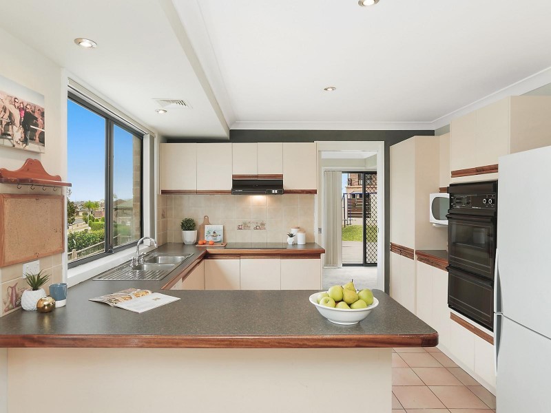 2 Booreea Boulevarde, Cordeaux Heights NSW 2526