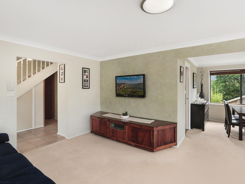 2 Booreea Boulevarde, Cordeaux Heights NSW 2526