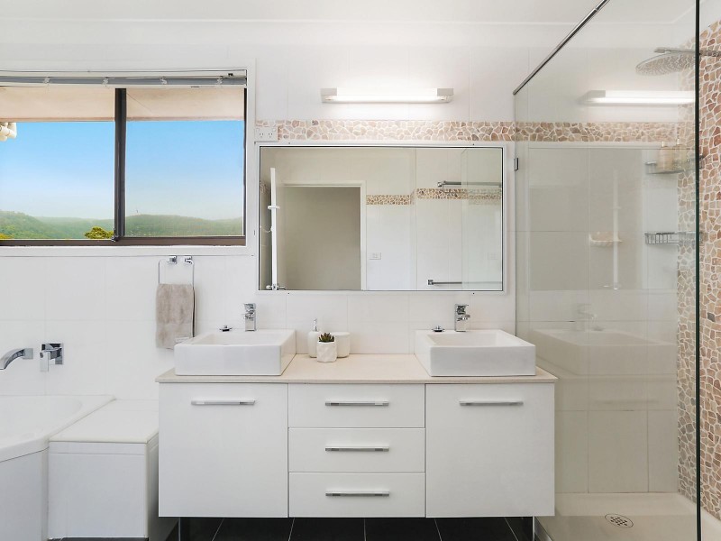 2 Booreea Boulevarde, Cordeaux Heights NSW 2526