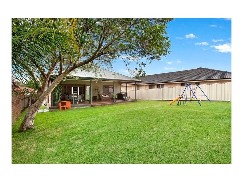16 Thames Street, West Wollongong NSW 2500