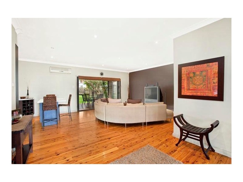 16 Thames Street, West Wollongong NSW 2500