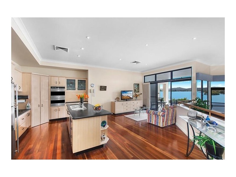 4 Daley Avenue, Daleys Point NSW 2257