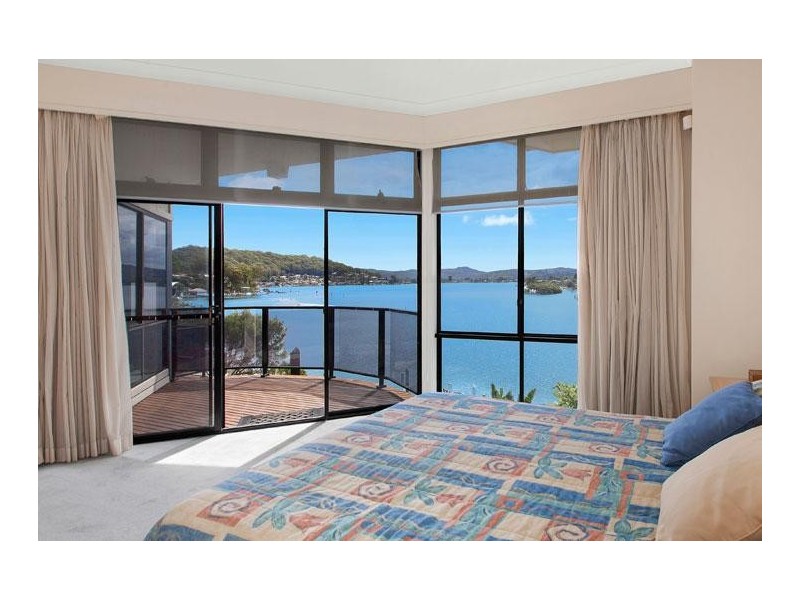 4 Daley Avenue, Daleys Point NSW 2257