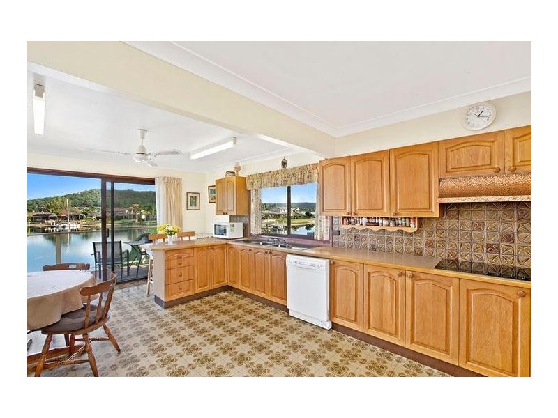 84 Helmsman Boulevard, St Huberts Island NSW 2257