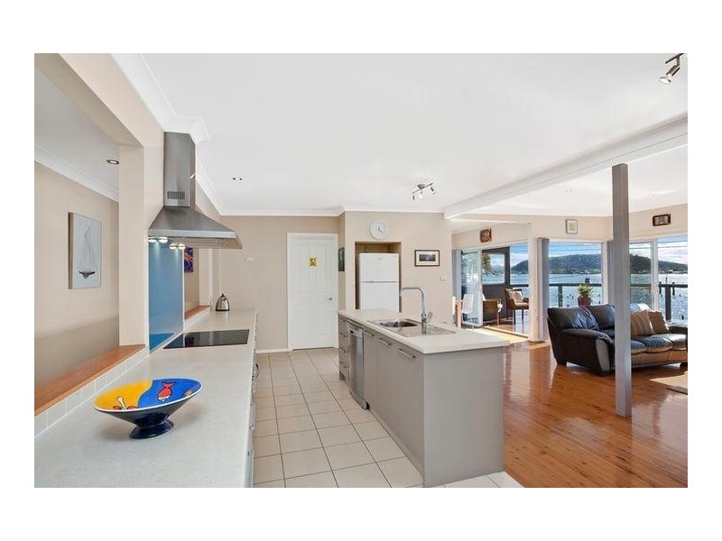 6 Pretty Beach Road, Pretty Beach NSW 2257
