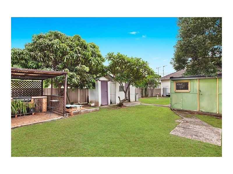 2 Trafalgar Avenue, Woy Woy NSW 2256