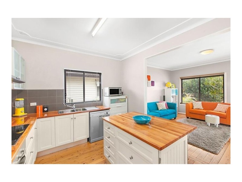 21 Boronia Avenue, Woy Woy NSW 2256