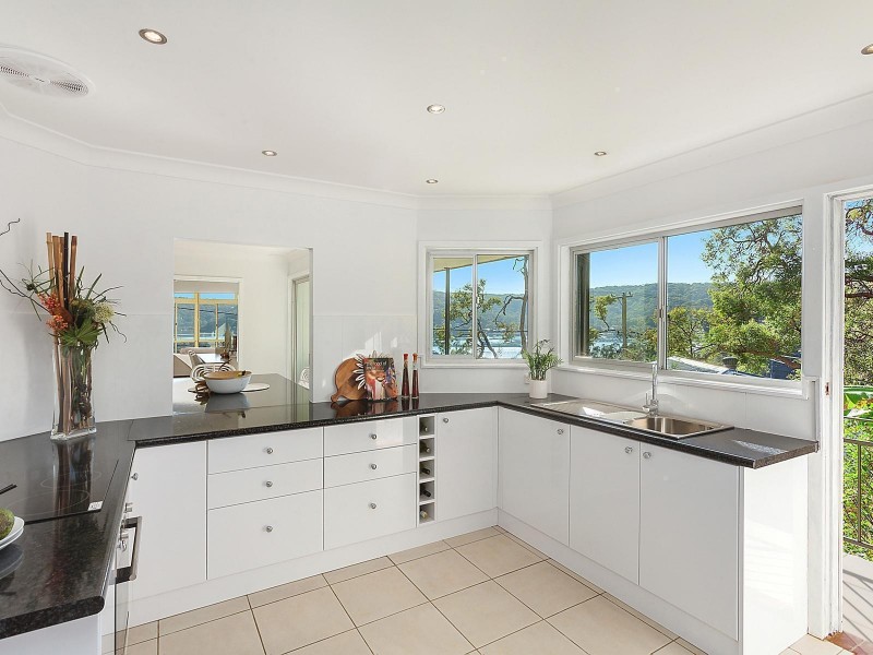32 Heath Road, Hardys Bay NSW 2257