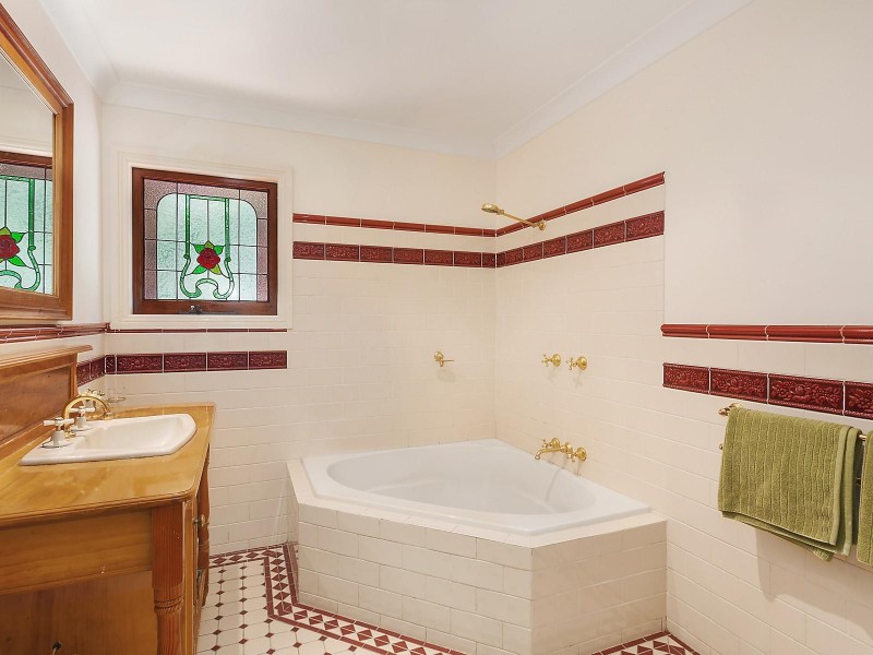 8 Warramunga Close, Woy Woy NSW 2256