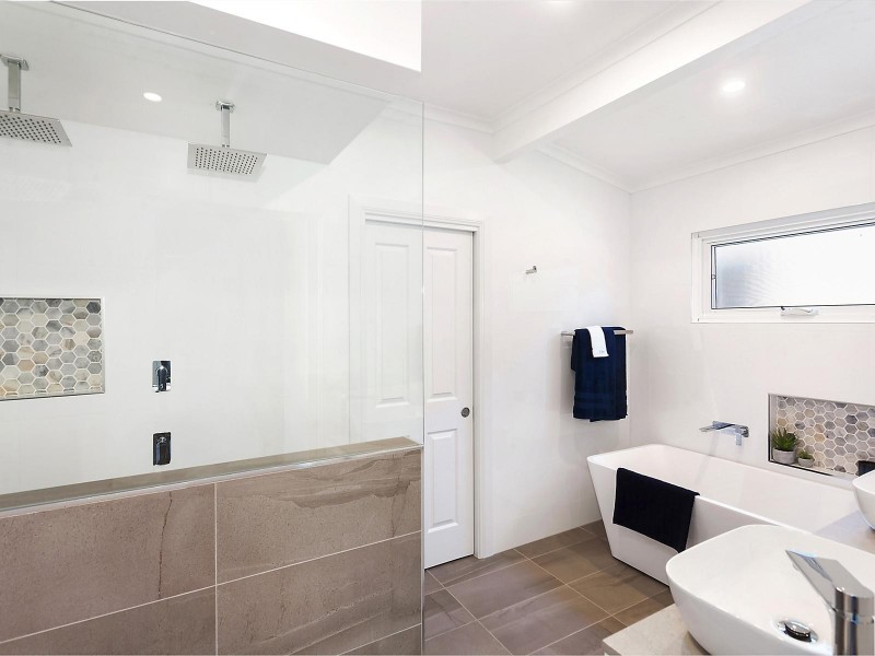 42 Wentworth Avenue, Woy Woy NSW 2256