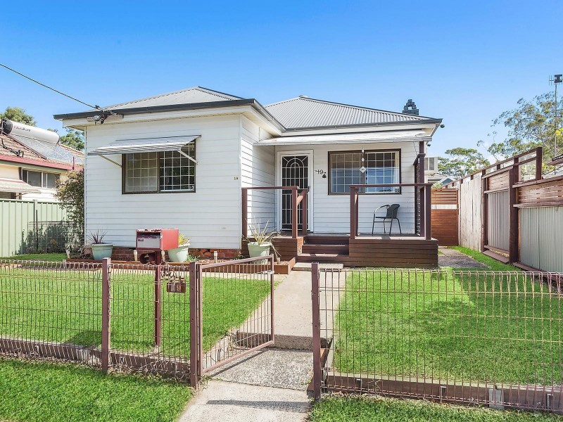 19 Picnic Parade, Ettalong Beach NSW 2257