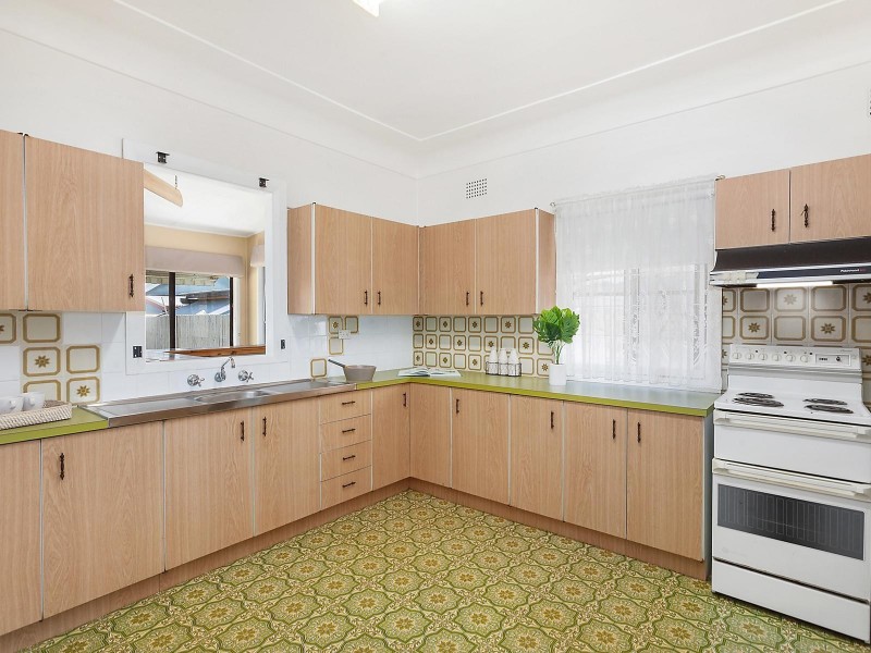 19 Picnic Parade, Ettalong Beach NSW 2257