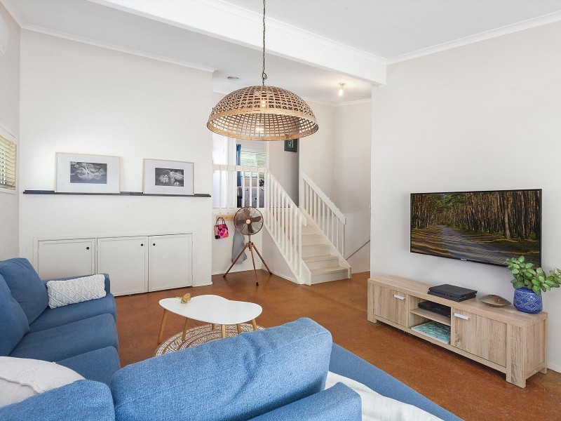 1 Edgecliff Road, Umina Beach NSW 2257