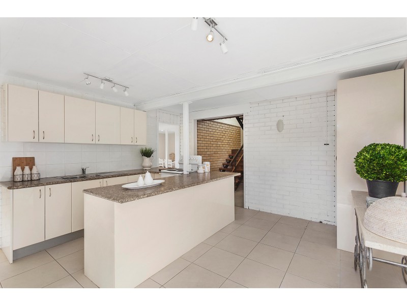 5 Bayline Drive, Point Clare NSW 2250