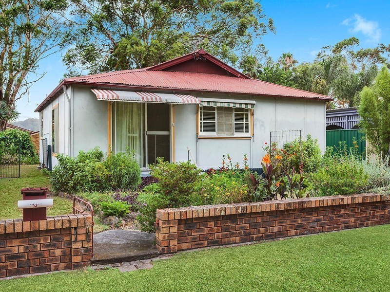 8 Hood Street, Ettalong Beach NSW 2257