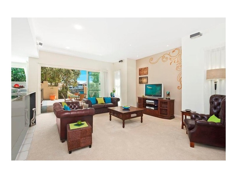 702 Glades Drive, Robina QLD 4226