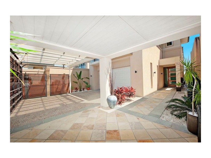 702 Glades Drive, Robina QLD 4226