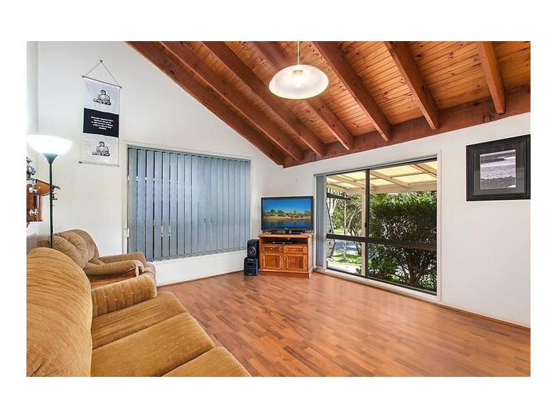 33 Currant Street, Elanora QLD 4221