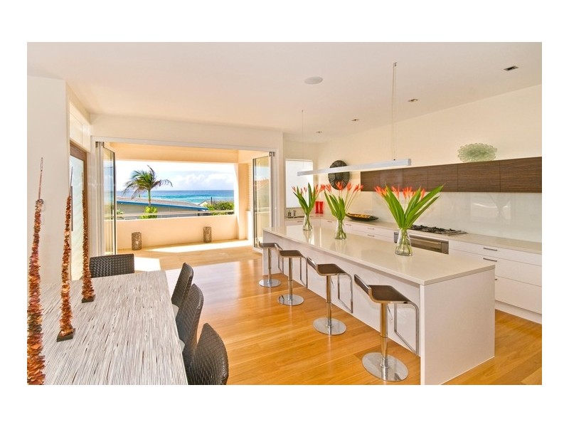 228 Jefferson Lane, Palm Beach QLD 4221