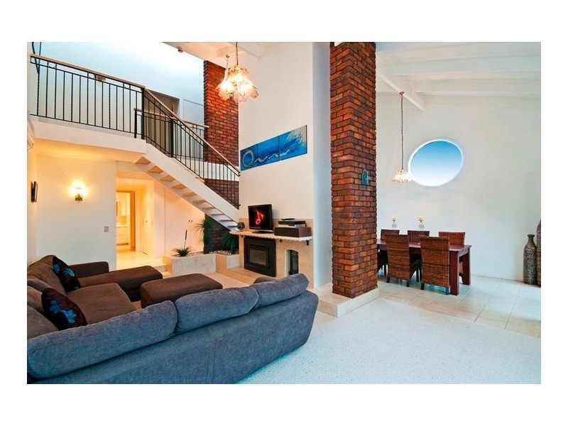 1 Chestnut Street, Elanora QLD 4221