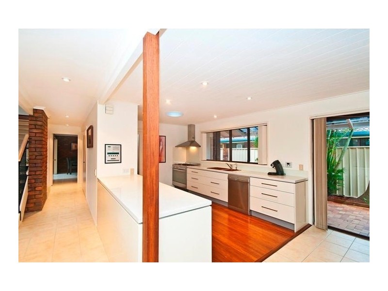 1 Chestnut Street, Elanora QLD 4221