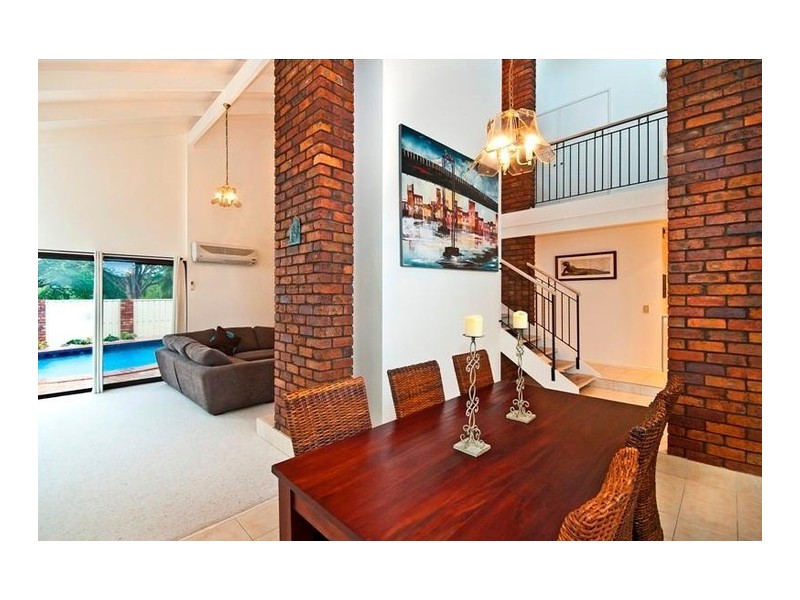 1 Chestnut Street, Elanora QLD 4221