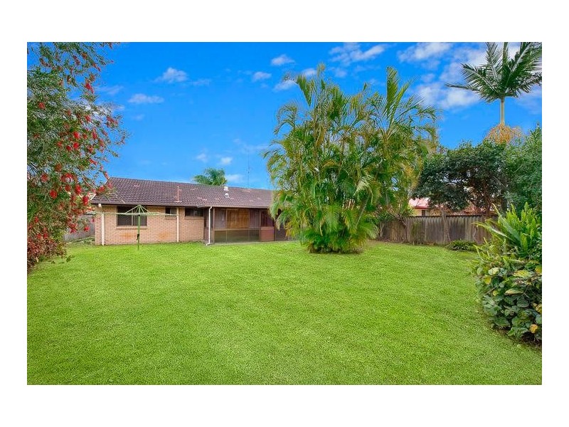11 Walnut Street, Elanora QLD 4221