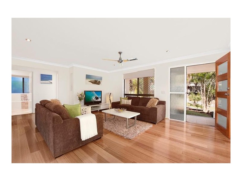 16 Fatsia Court, Elanora QLD 4221