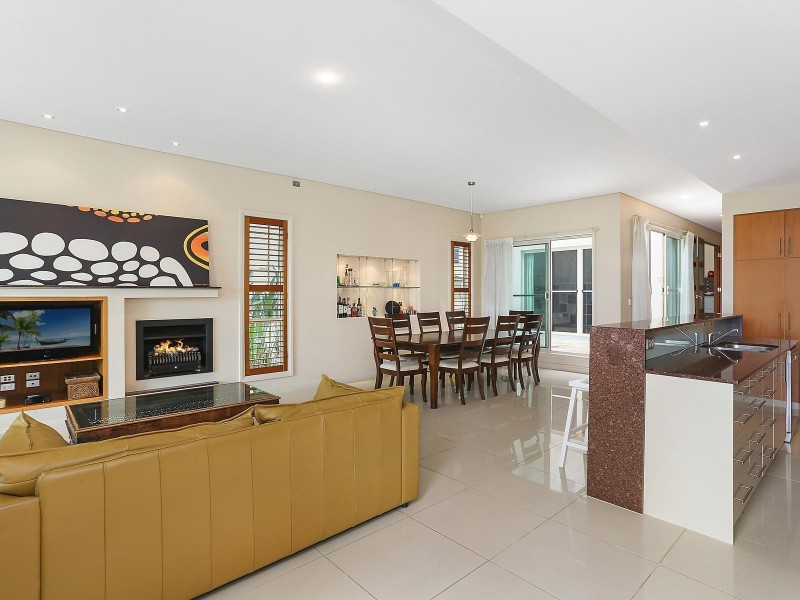713 Glades Drive, Robina QLD 4226