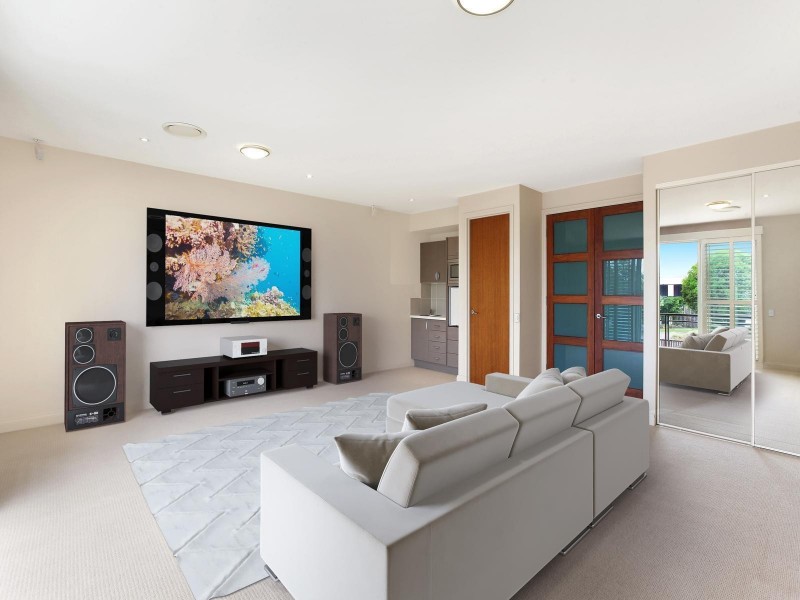 713 Glades Drive, Robina QLD 4226
