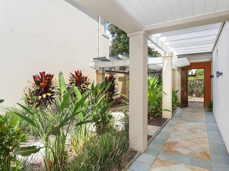 713 Glades Drive, Robina QLD 4226