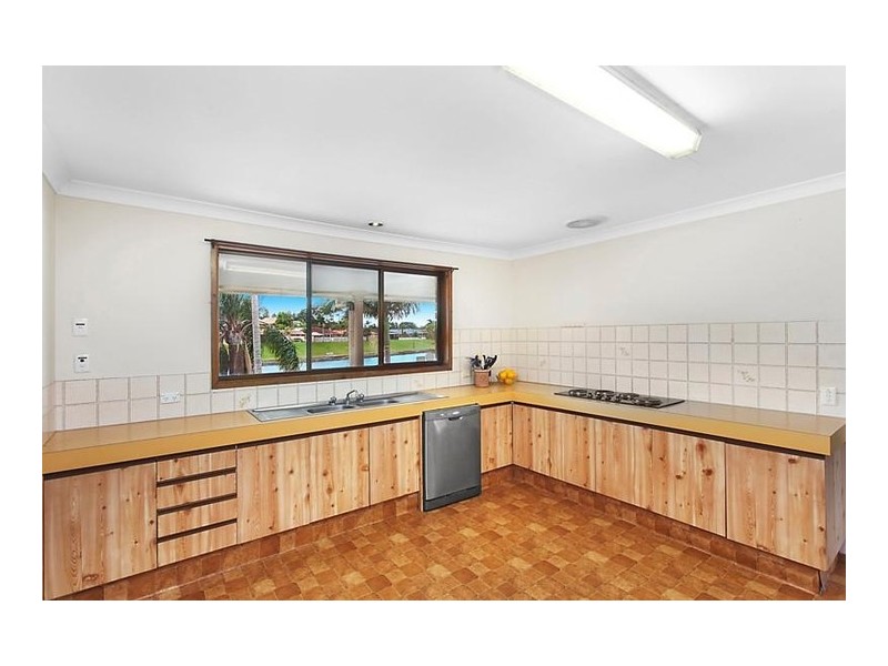 83 Murtha Drive, Elanora QLD 4221