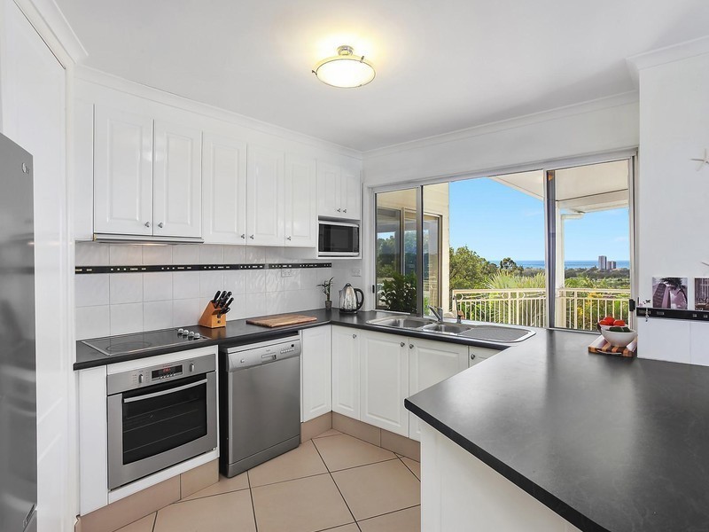 6 Attadale Court, Elanora QLD 4221
