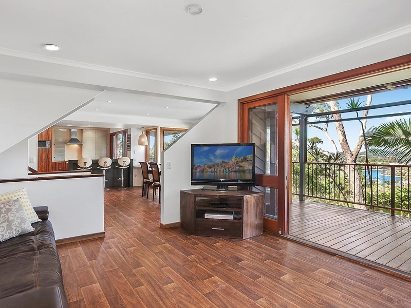 8 Coogee Court, Elanora QLD 4221