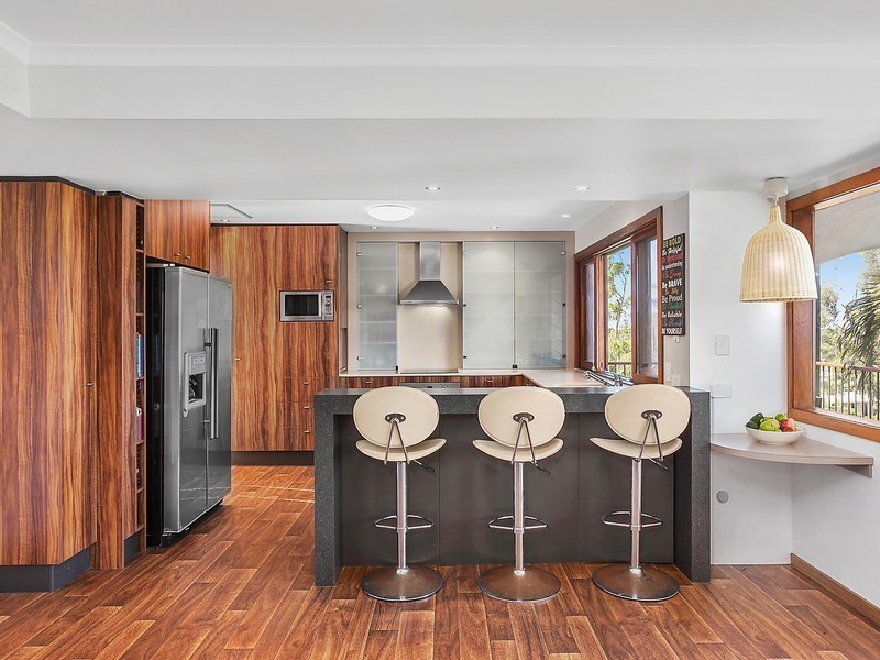 8 Coogee Court, Elanora QLD 4221