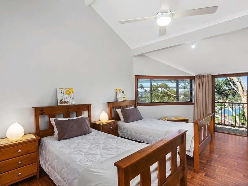 8 Coogee Court, Elanora QLD 4221