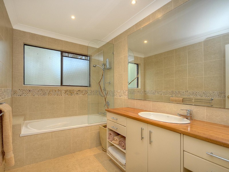 12 Cheshire Grove, Elanora QLD 4221