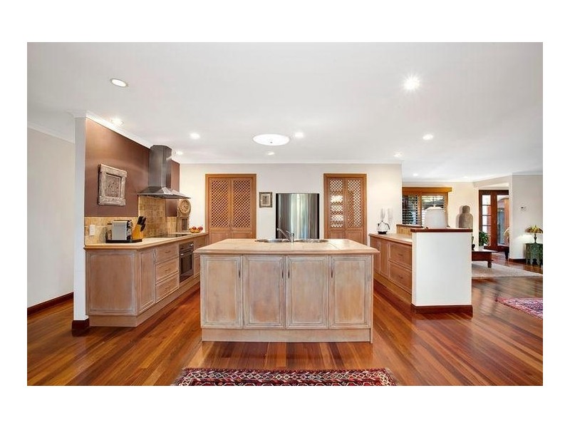 3 Naranja Crescent, Benowa Waters QLD 4217