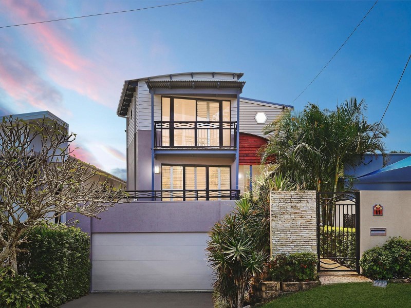 11 Twelfth Avenue, Palm Beach QLD 4221