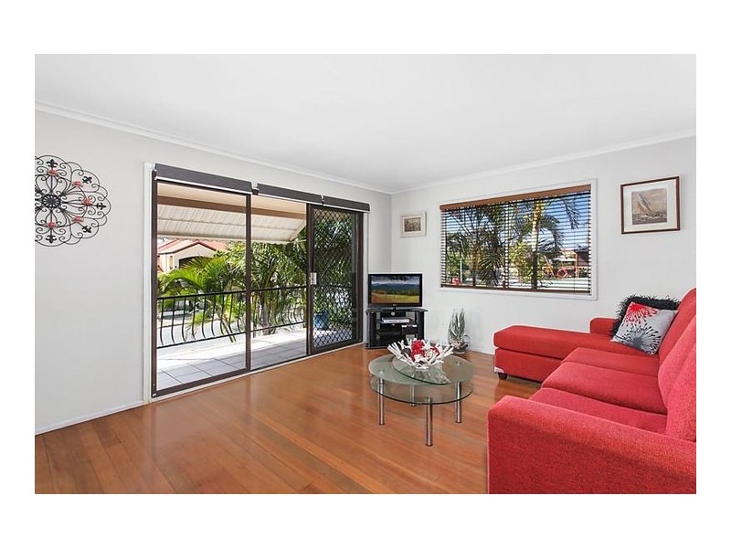32 Tallebudgera Drive, Palm Beach QLD 4221