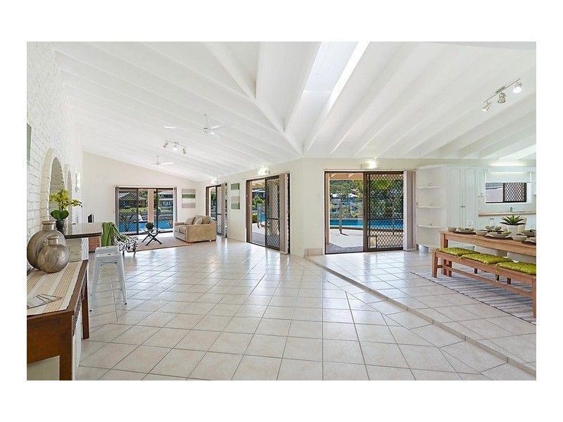 13 Kingfish Court, Palm Beach QLD 4221