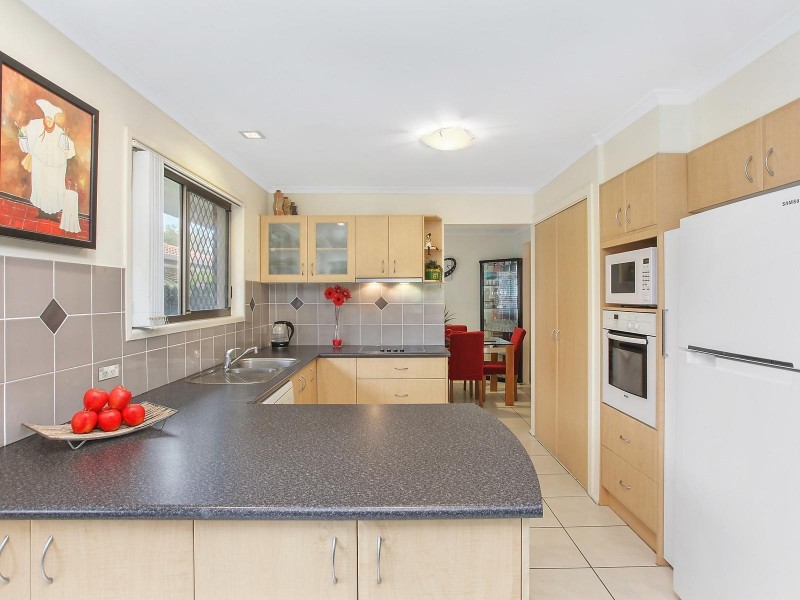 99 K P Mcgrath Drive, Elanora QLD 4221