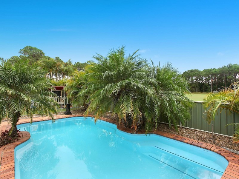 99 K P Mcgrath Drive, Elanora QLD 4221