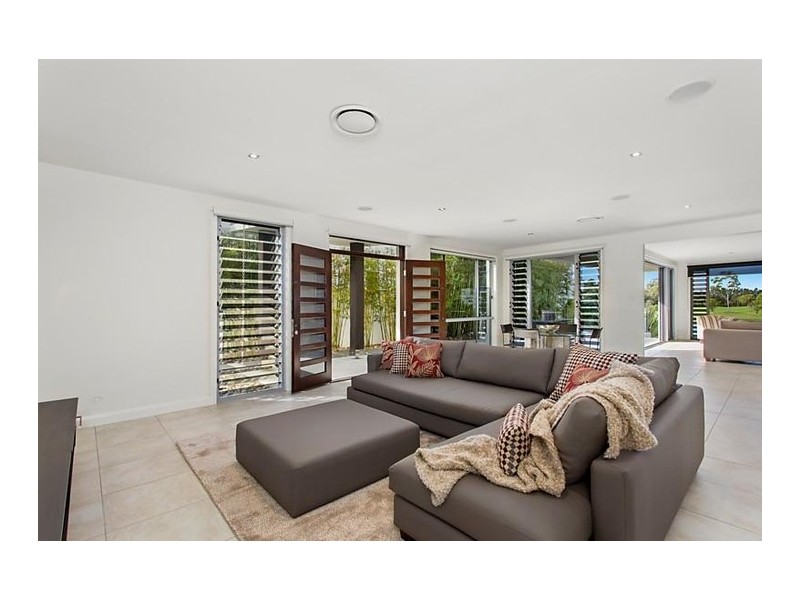 3 Lakelands Drive, Merrimac QLD 4226