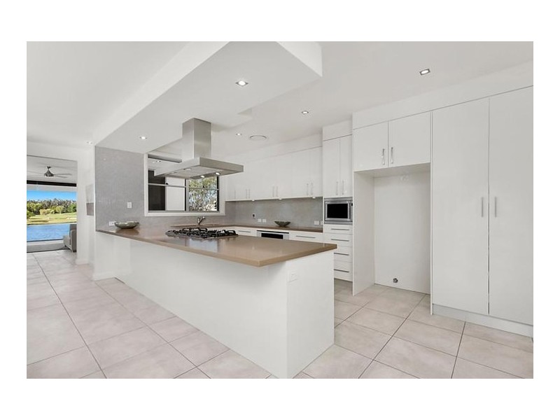 3 Lakelands Drive, Merrimac QLD 4226