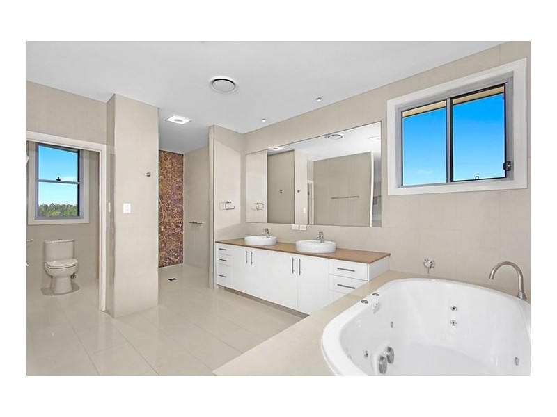 3 Lakelands Drive, Merrimac QLD 4226